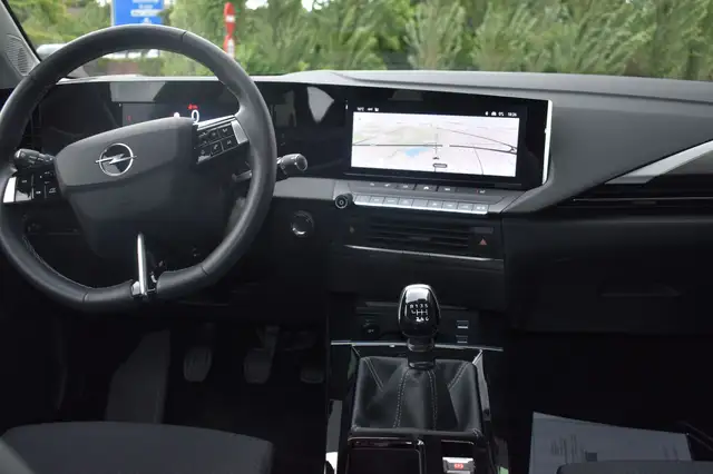 Opel Astra view 7