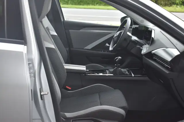Opel Astra view 15
