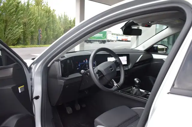 Opel Astra view 12