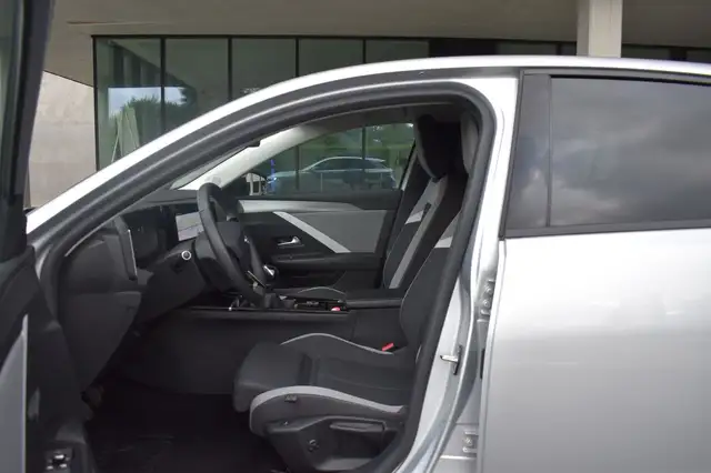 Opel Astra view 11