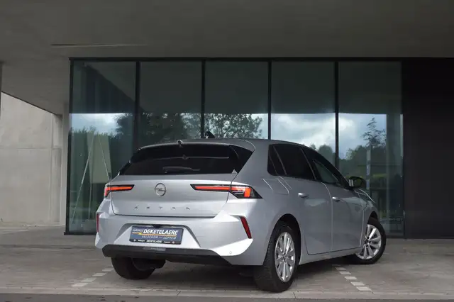 Opel Astra view 2