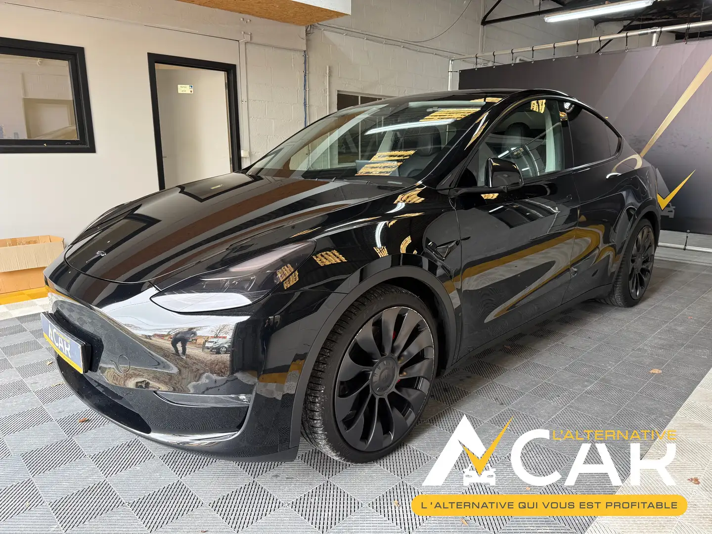 Tesla Model Y 72.5 kWh Dual Motor Performance - GARANTIE TESLA Noir - 1