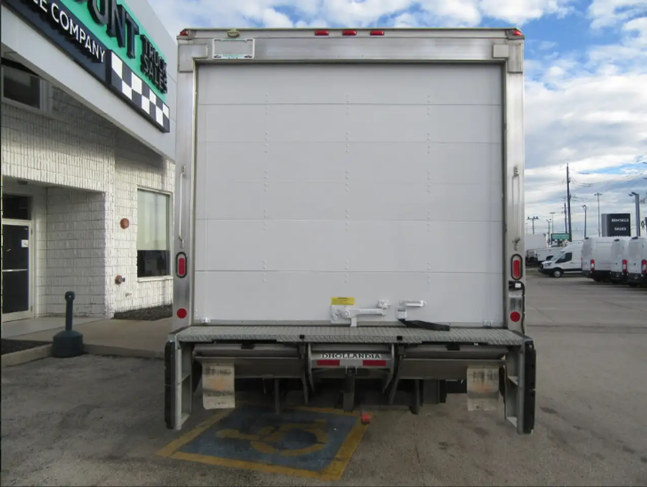 Ford E-450 Super Duty DRW снимка Ford E-450 Super Duty DRW