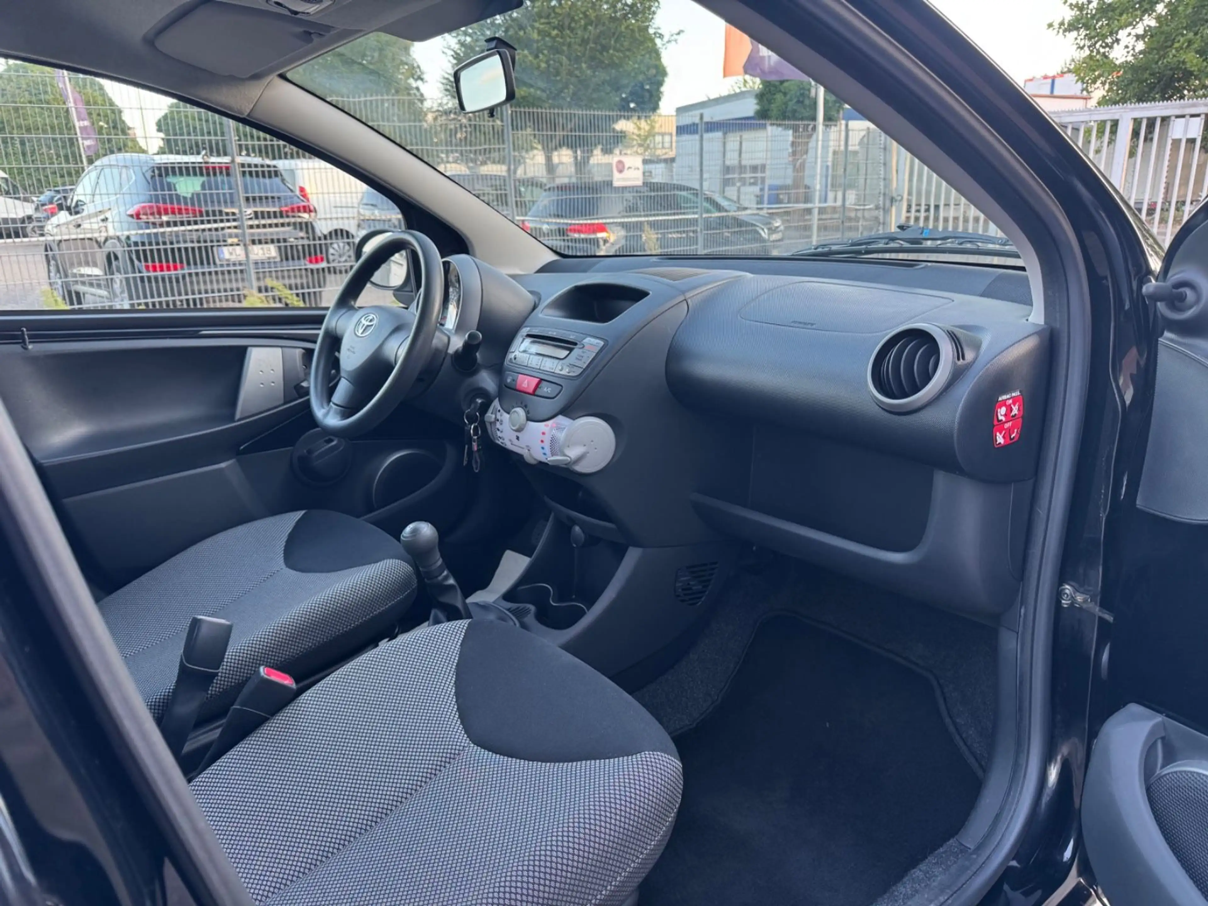 Toyota Aygo KLIMA TÜV NEU WENIG KM ERSTE HAND — photo 15
