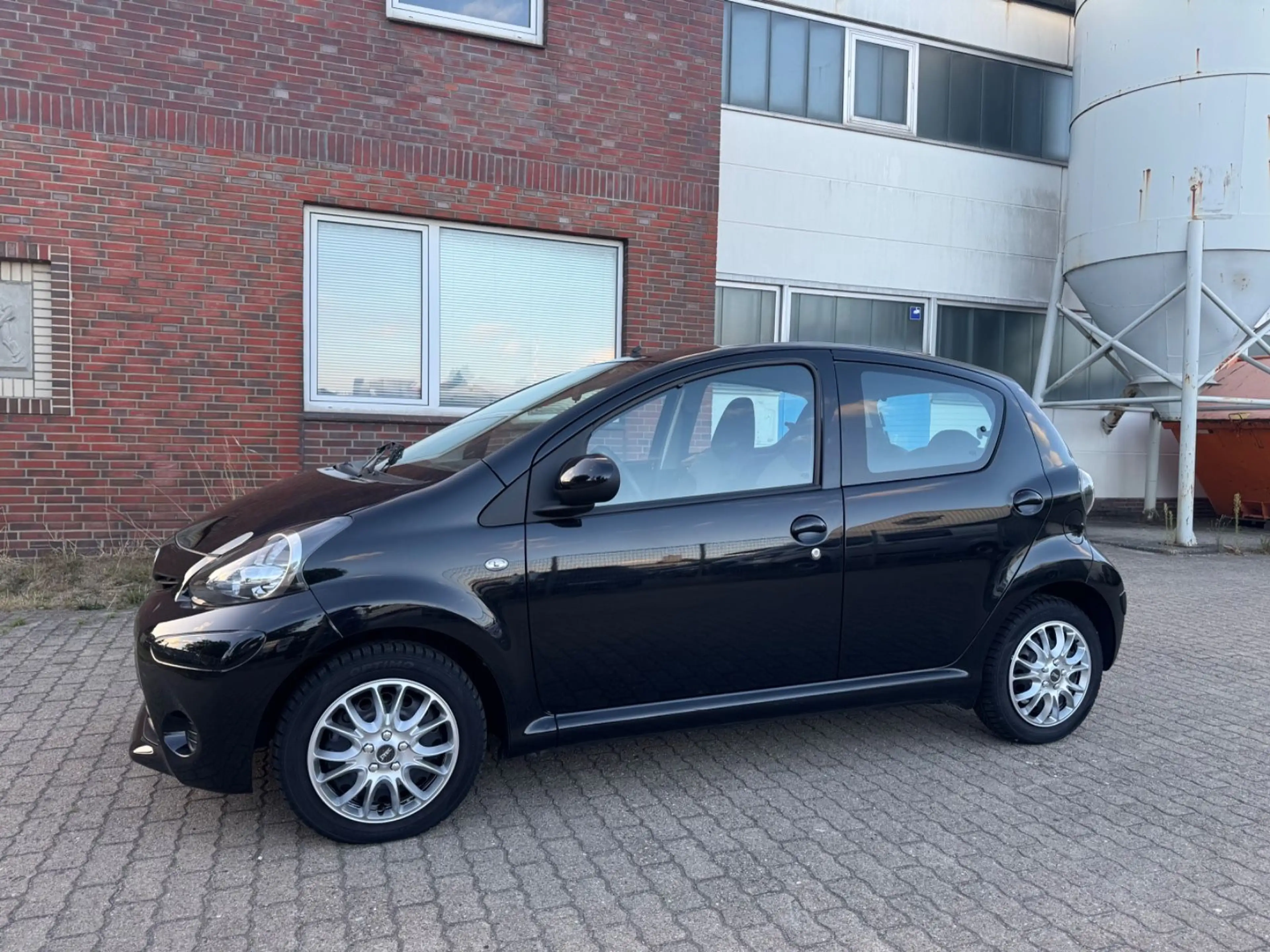 Toyota Aygo KLIMA TÜV NEU WENIG KM ERSTE HAND — photo 4