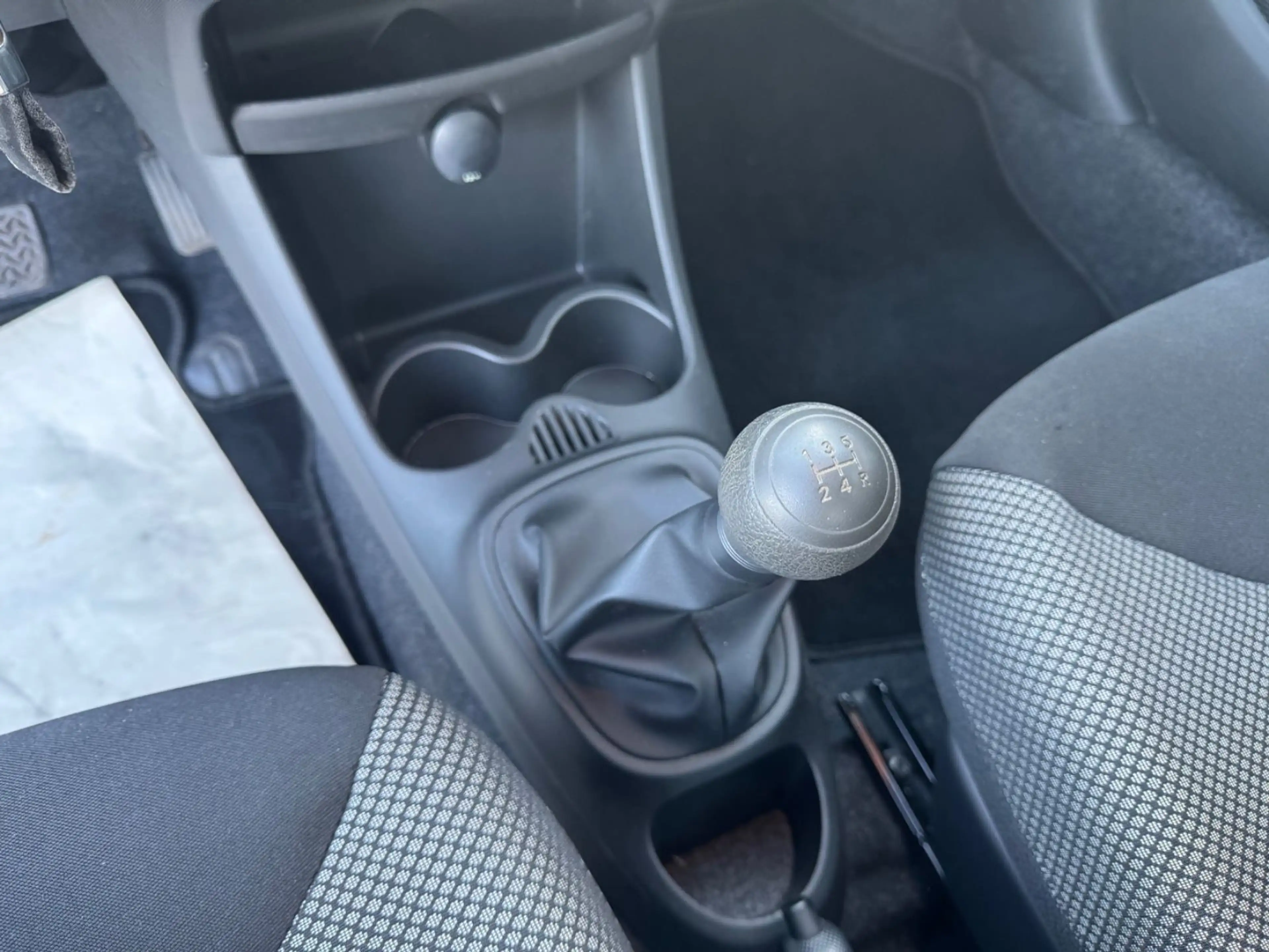 Toyota Aygo KLIMA TÜV NEU WENIG KM ERSTE HAND — photo 13