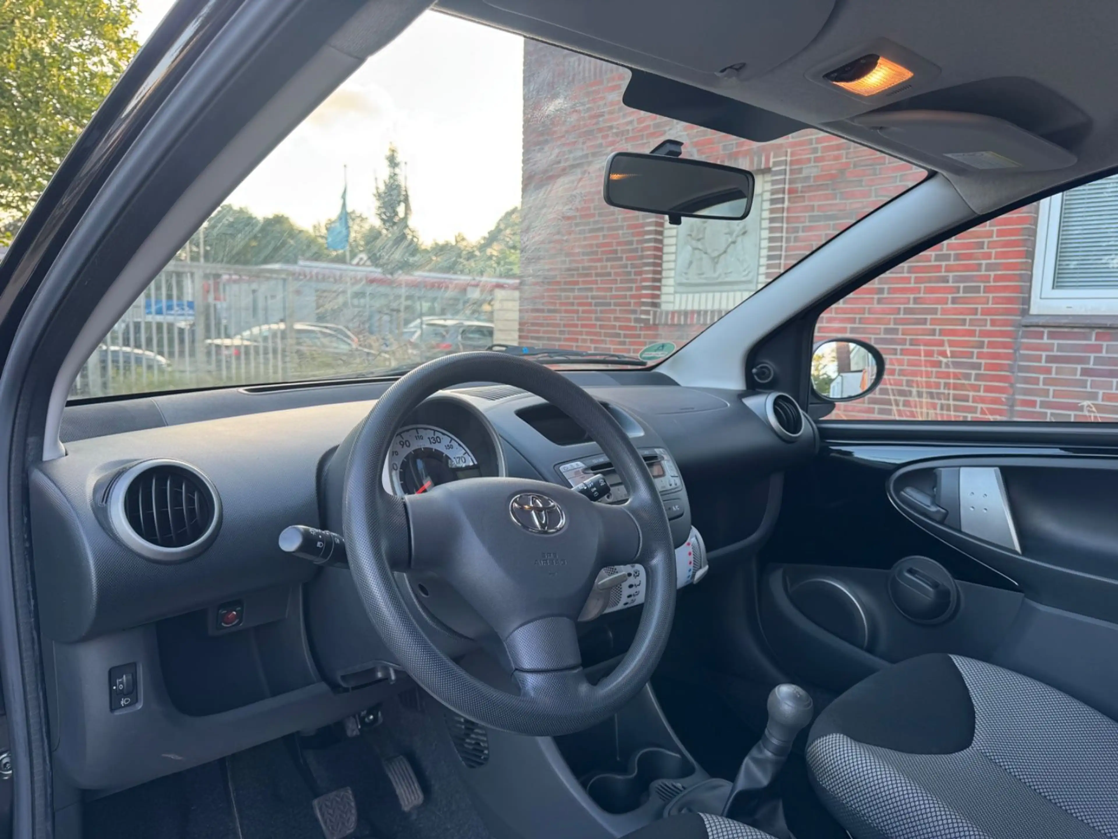Toyota Aygo KLIMA TÜV NEU WENIG KM ERSTE HAND — photo 9