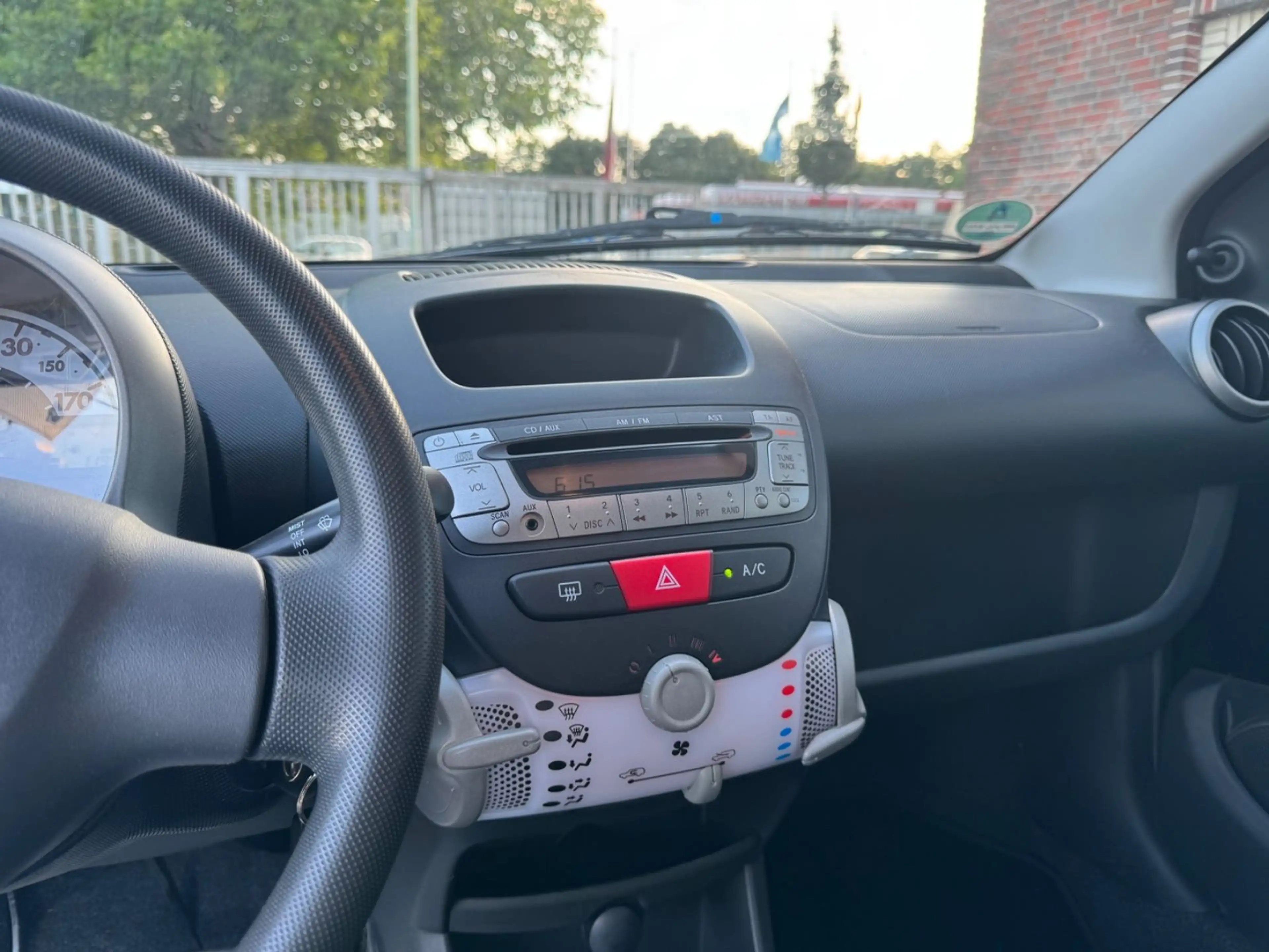 Toyota Aygo KLIMA TÜV NEU WENIG KM ERSTE HAND — photo 12