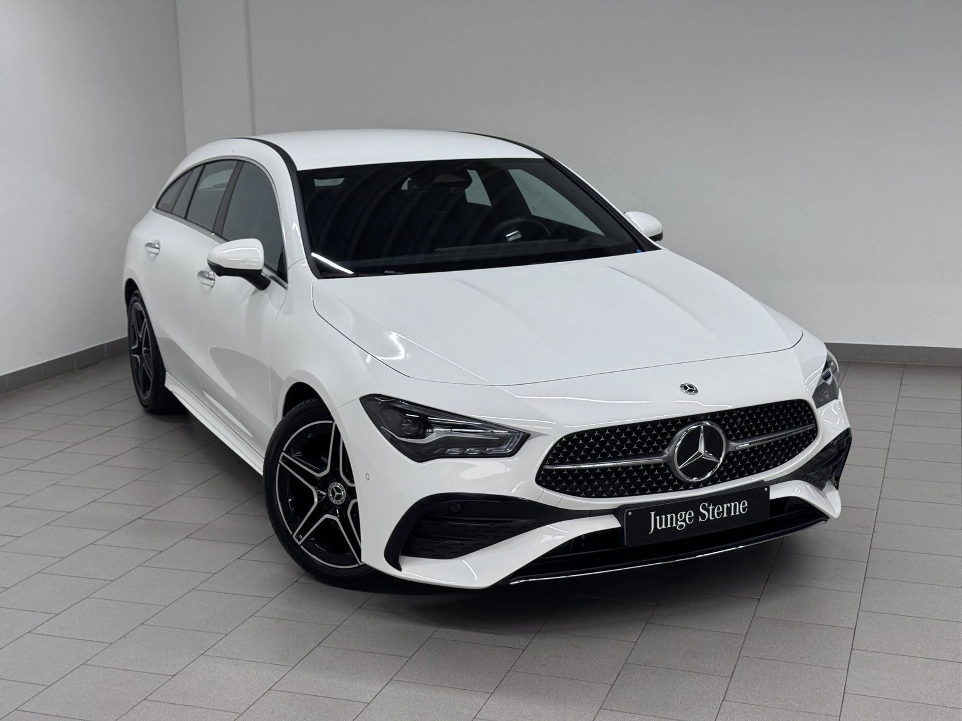 Mercedes-Benz CLA 180 AMG+DISTR+KEYLESS+LED+NAVI+360°+AMBIE — photo 2