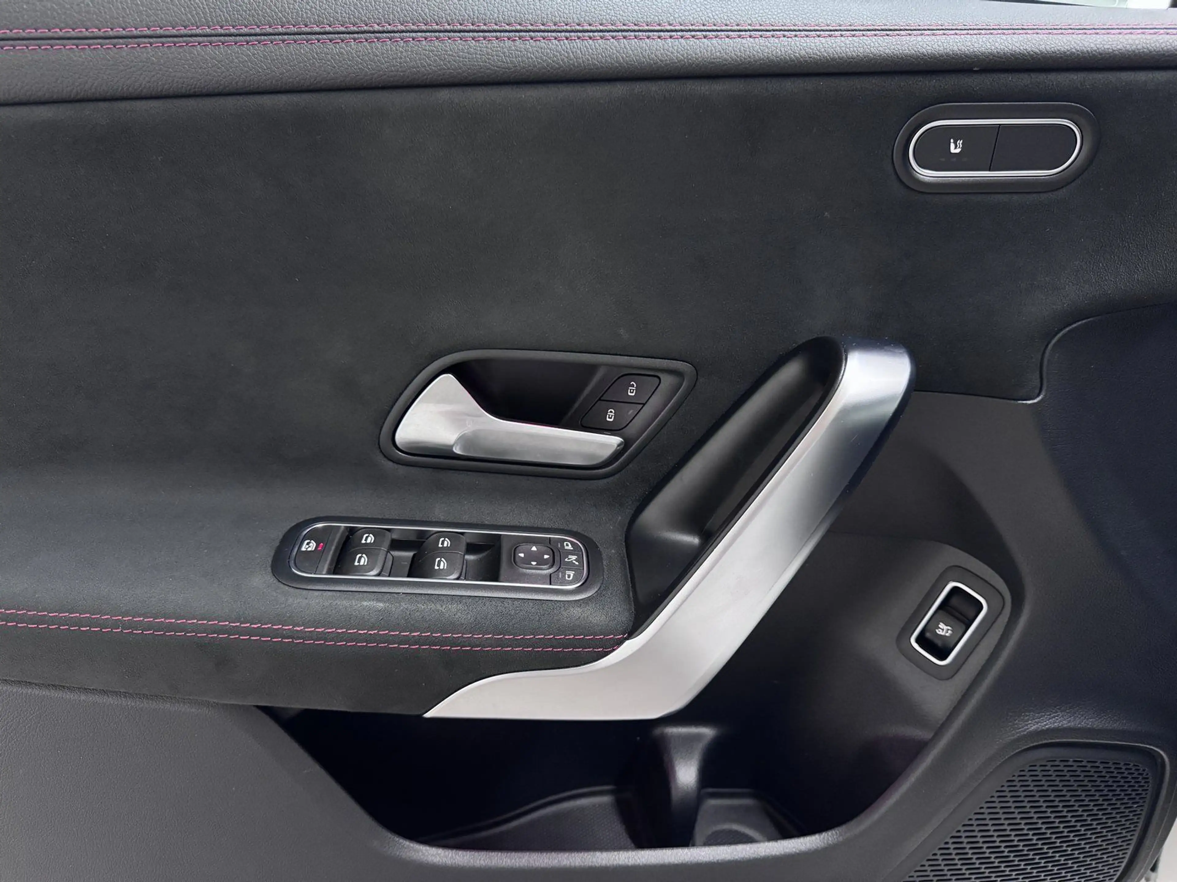 Mercedes-Benz CLA 180 AMG+DISTR+KEYLESS+LED+NAVI+360°+AMBIE — photo 14