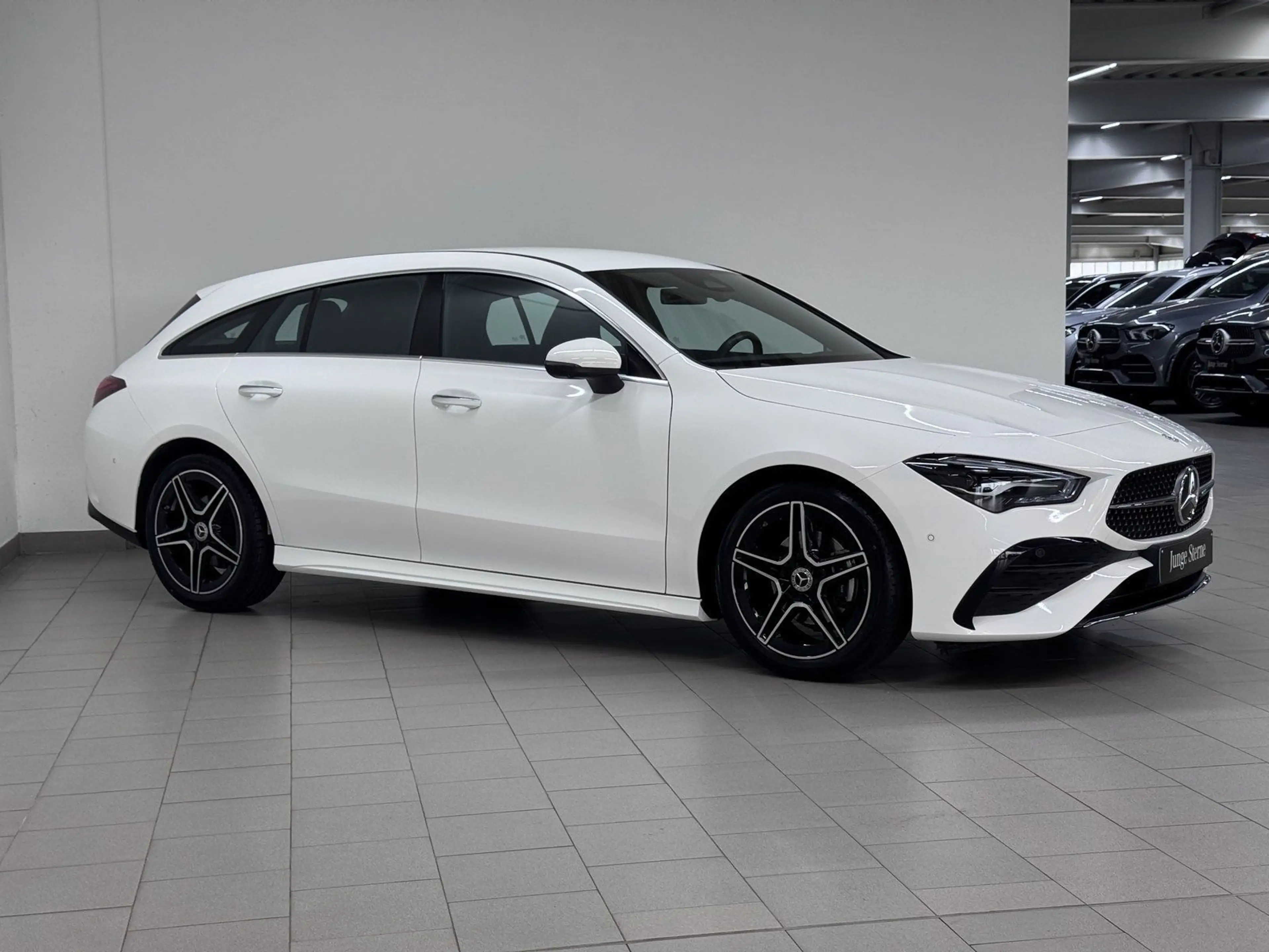 Mercedes-Benz CLA 180 AMG+DISTR+KEYLESS+LED+NAVI+360°+AMBIE — photo 5