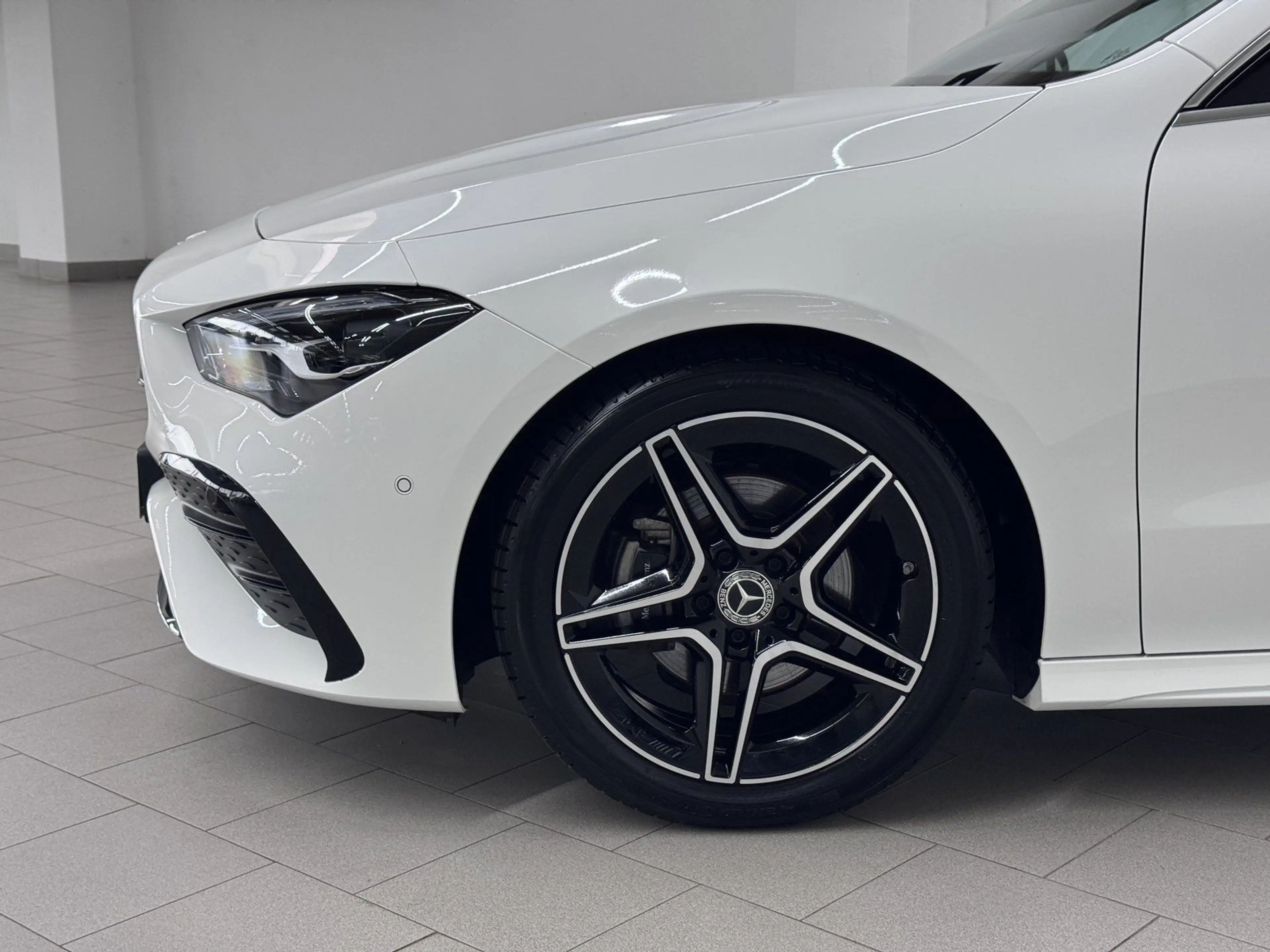 Mercedes-Benz CLA 180 AMG+DISTR+KEYLESS+LED+NAVI+360°+AMBIE — photo 7