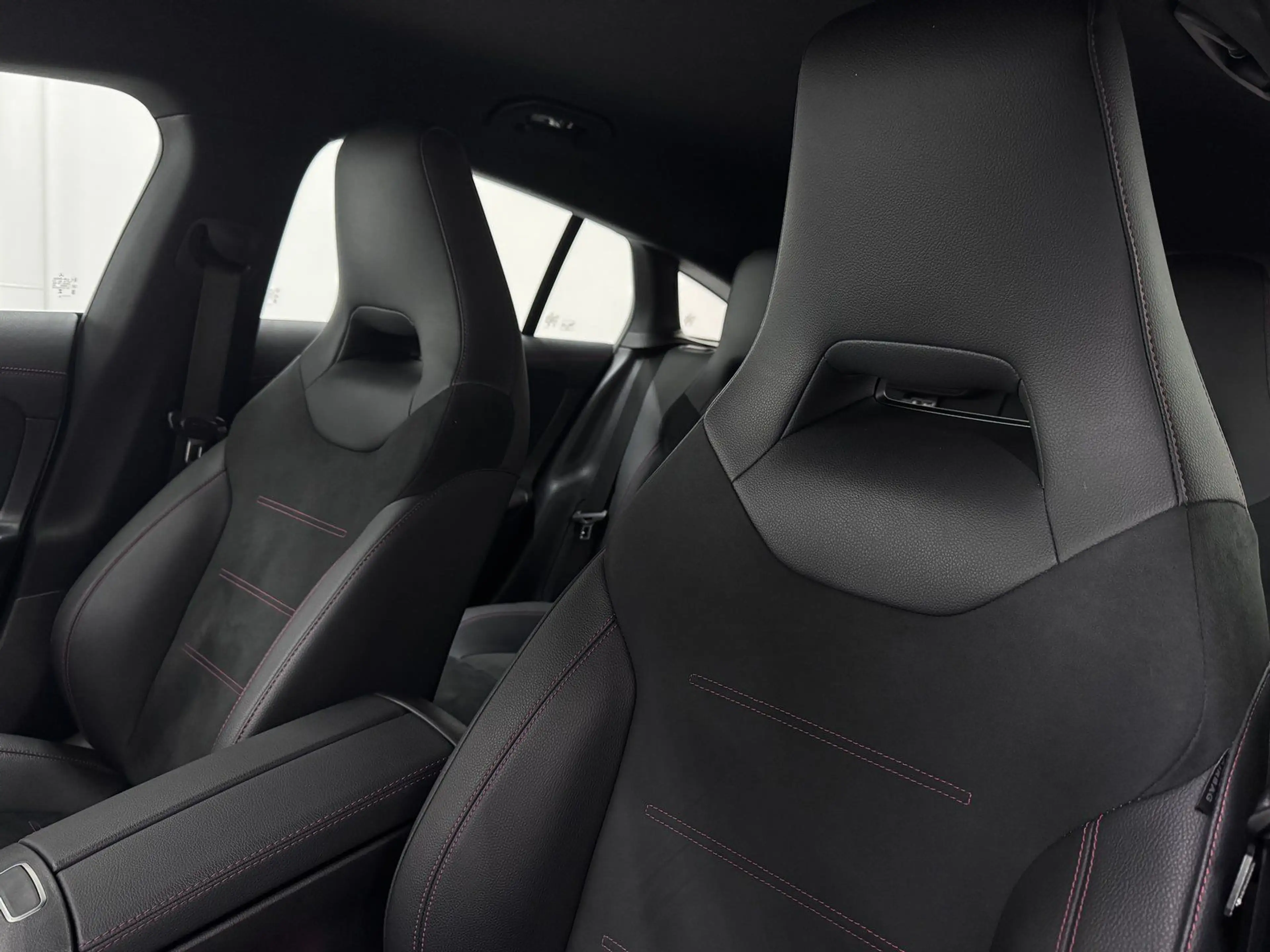 Mercedes-Benz CLA 180 AMG+DISTR+KEYLESS+LED+NAVI+360°+AMBIE — photo 12