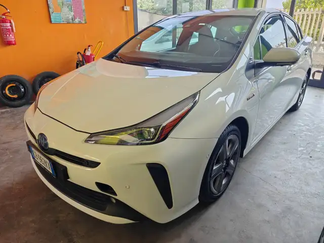 Toyota Prius 1.8h Lounge awd-i ecvt my20