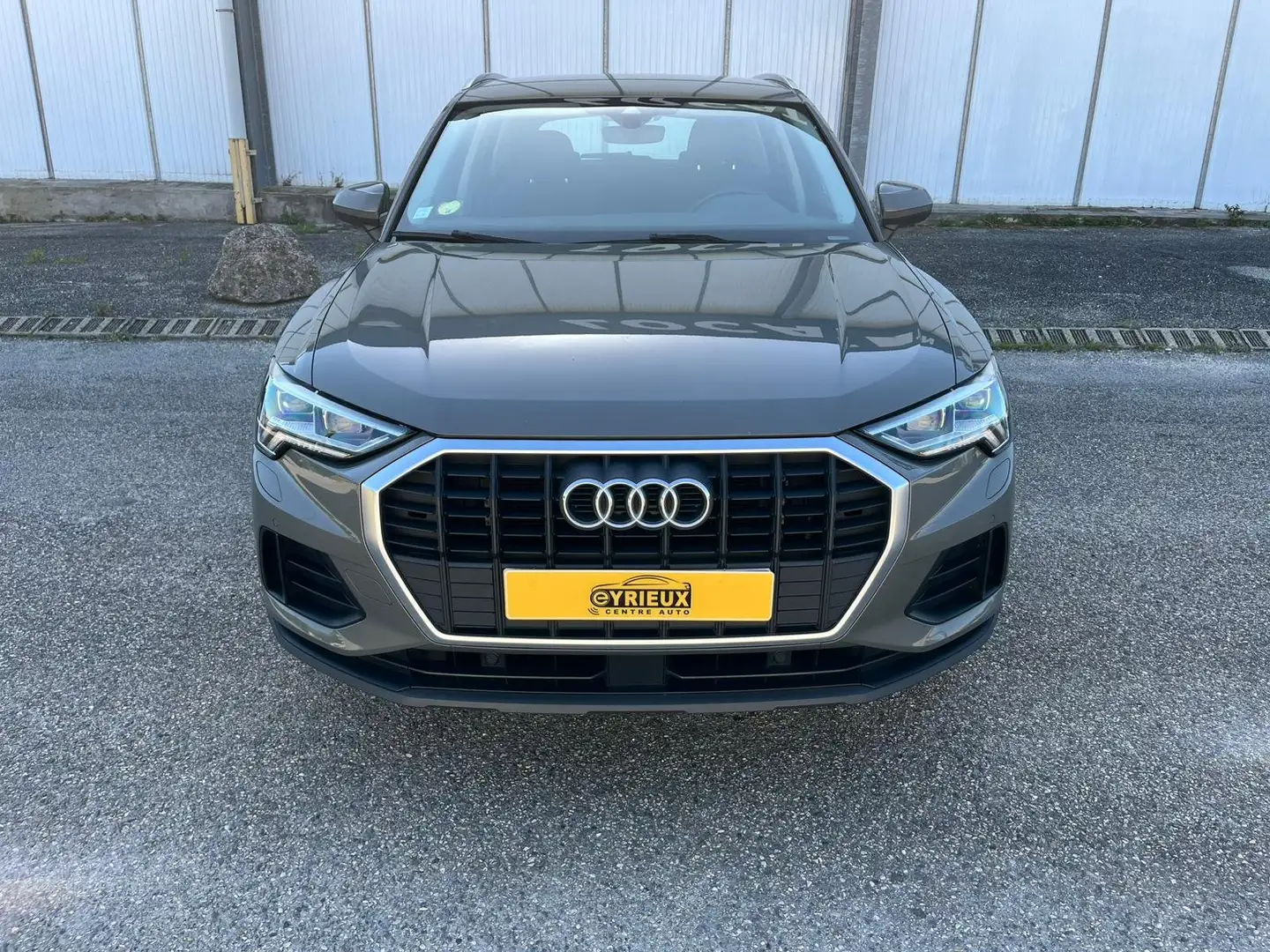 Audi Q3 TDI 150 ch S tronic 7 Business line Gris - 2