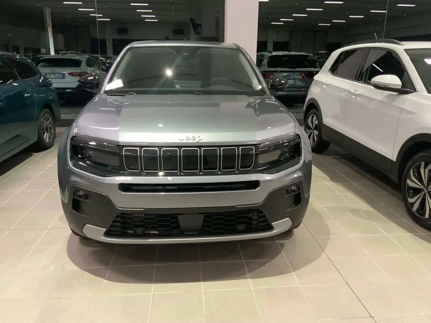 Jeep Avenger 1.2 Turbo MHEV Summit Grey - 1