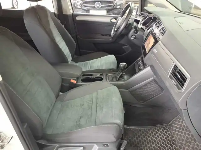 Volkswagen Touran view 8