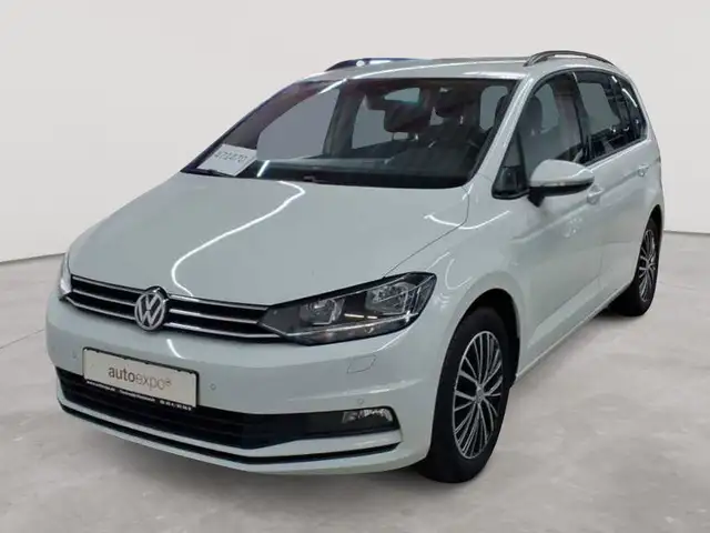 Volkswagen Touran view 2