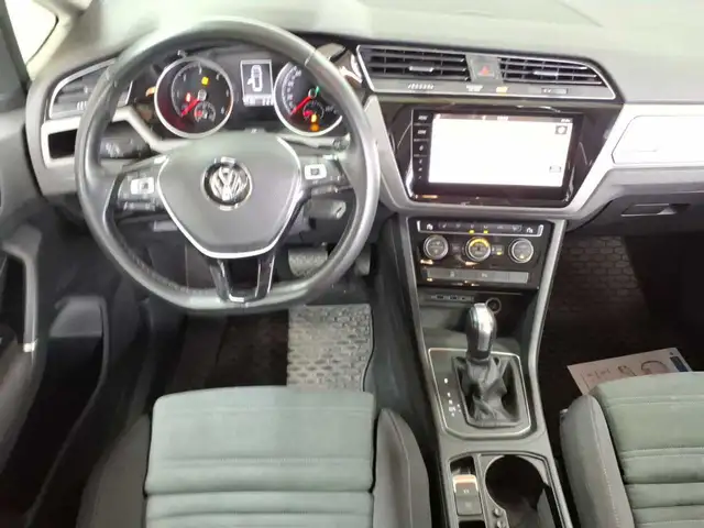 Volkswagen Touran view 10