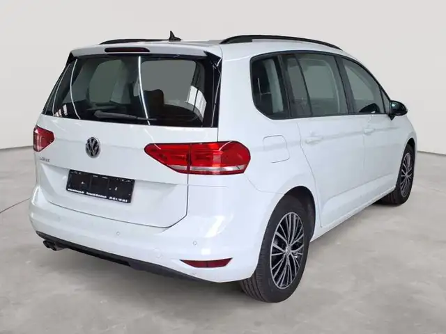 Volkswagen Touran view 4