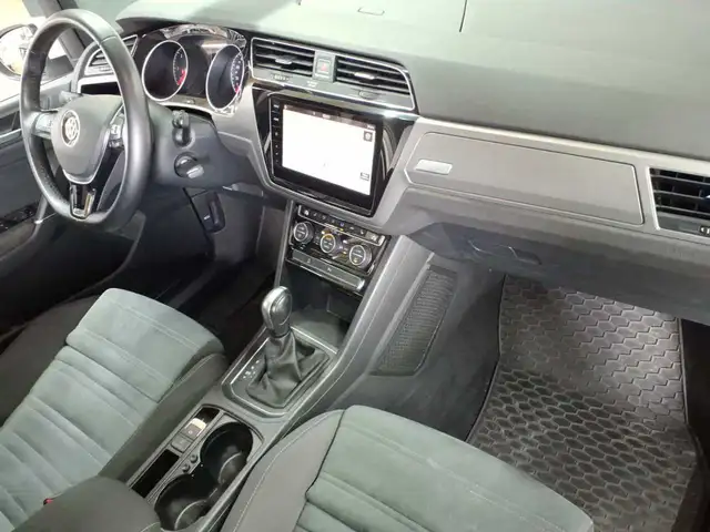 Volkswagen Touran view 9