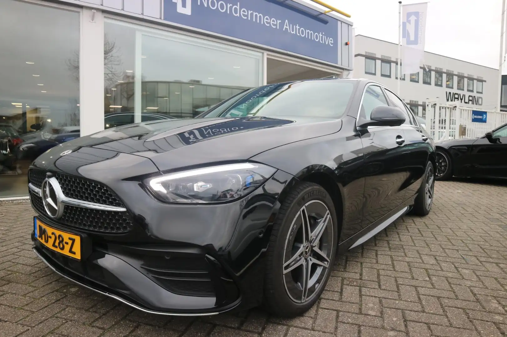 Mercedes-Benz C 300 e AMG Line / navigatie / camera / app / burmester Noir - 1
