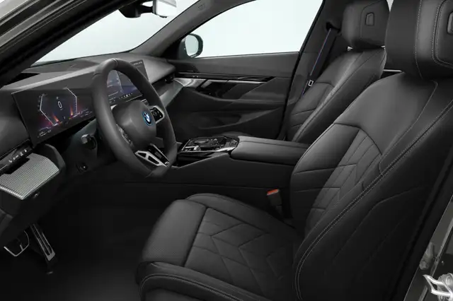 BMW 5 Series view 4