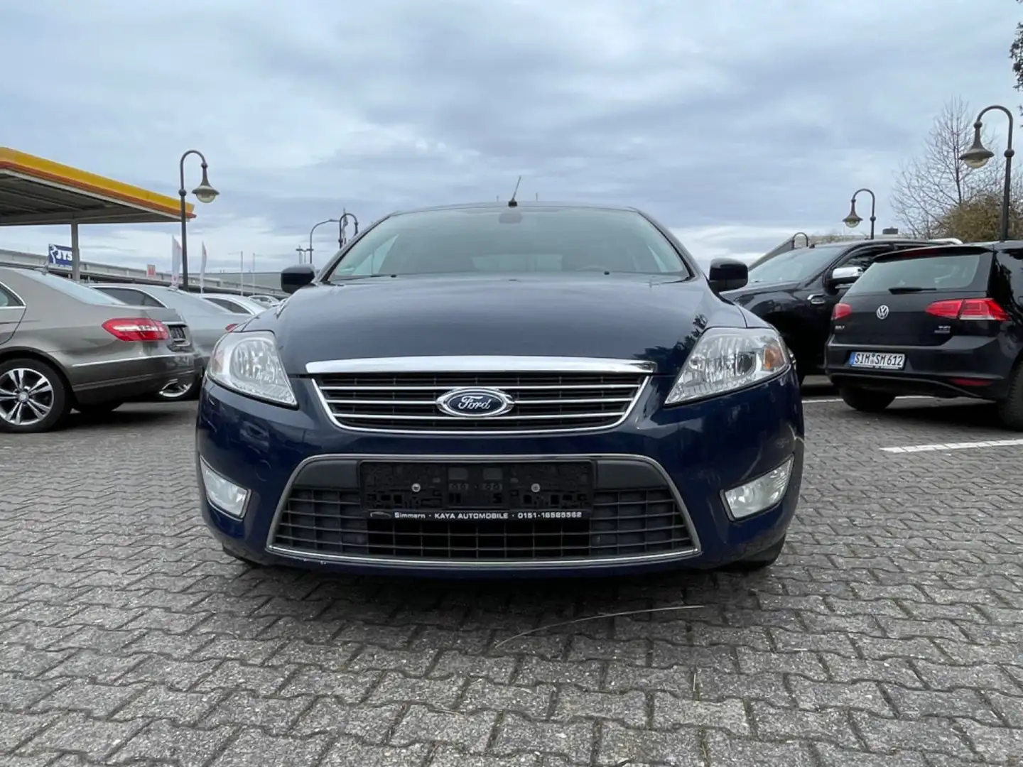 Ford Mondeo Lim. Ghia Blau - 2