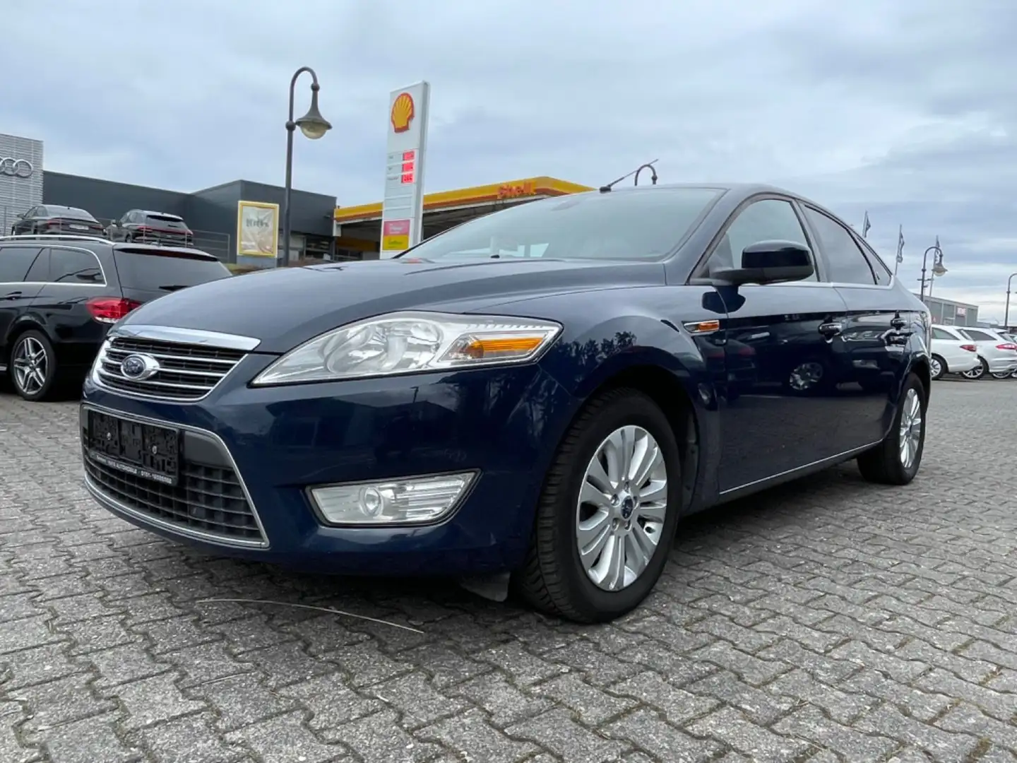 Ford Mondeo Lim. Ghia Blau - 1