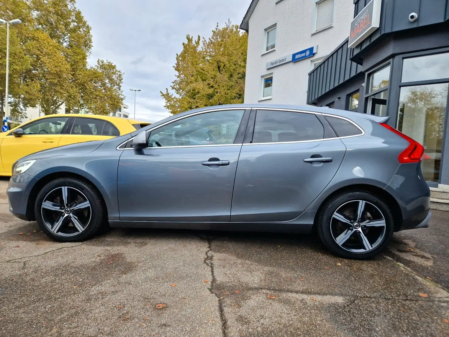 Volvo V40 D3 R-Design Grau - 2