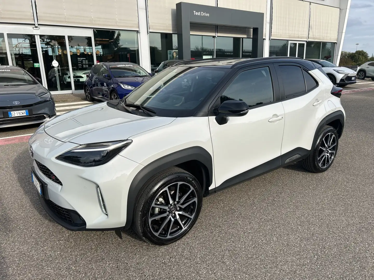 Toyota Yaris Cross Yaris Cross 1.5 Hybrid 130 CV 5p. E-CVT GR SPORT Grau - 1