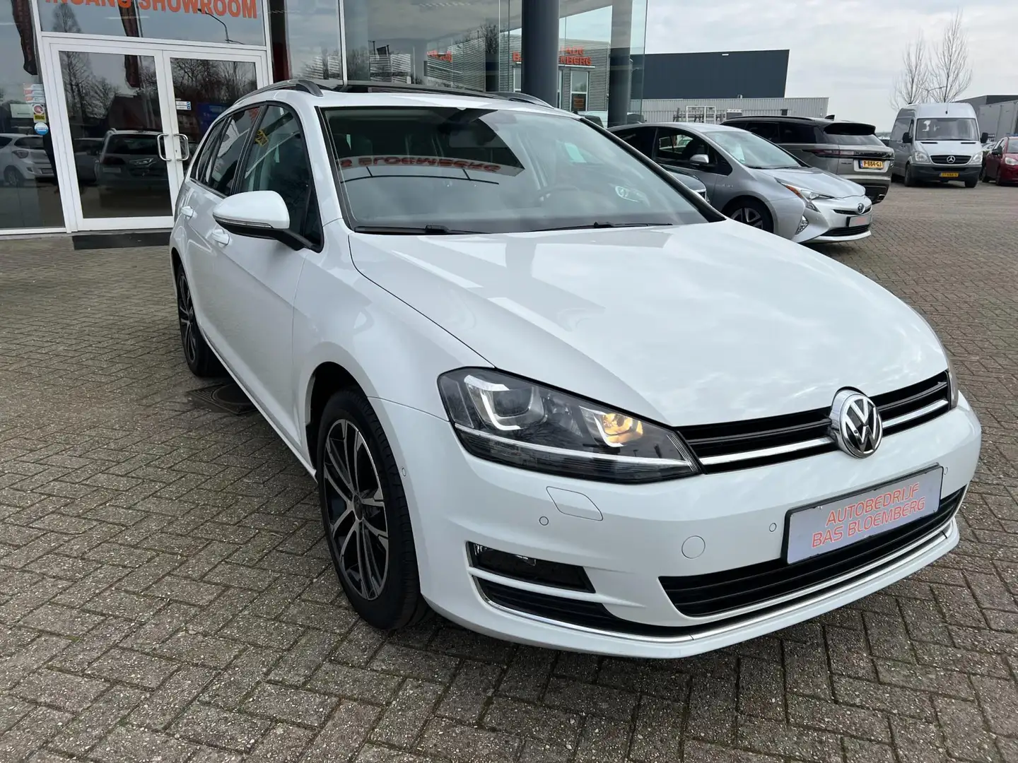 Volkswagen Golf Variant 1.4 TSI Business Edition Connected R Wit - 2
