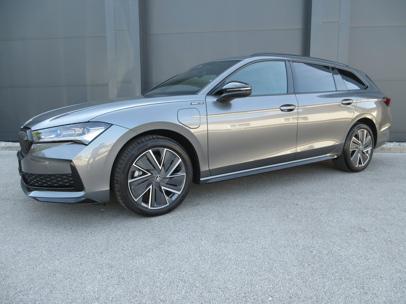 Skoda Superb Sportline iV TSI DSG — photo 3