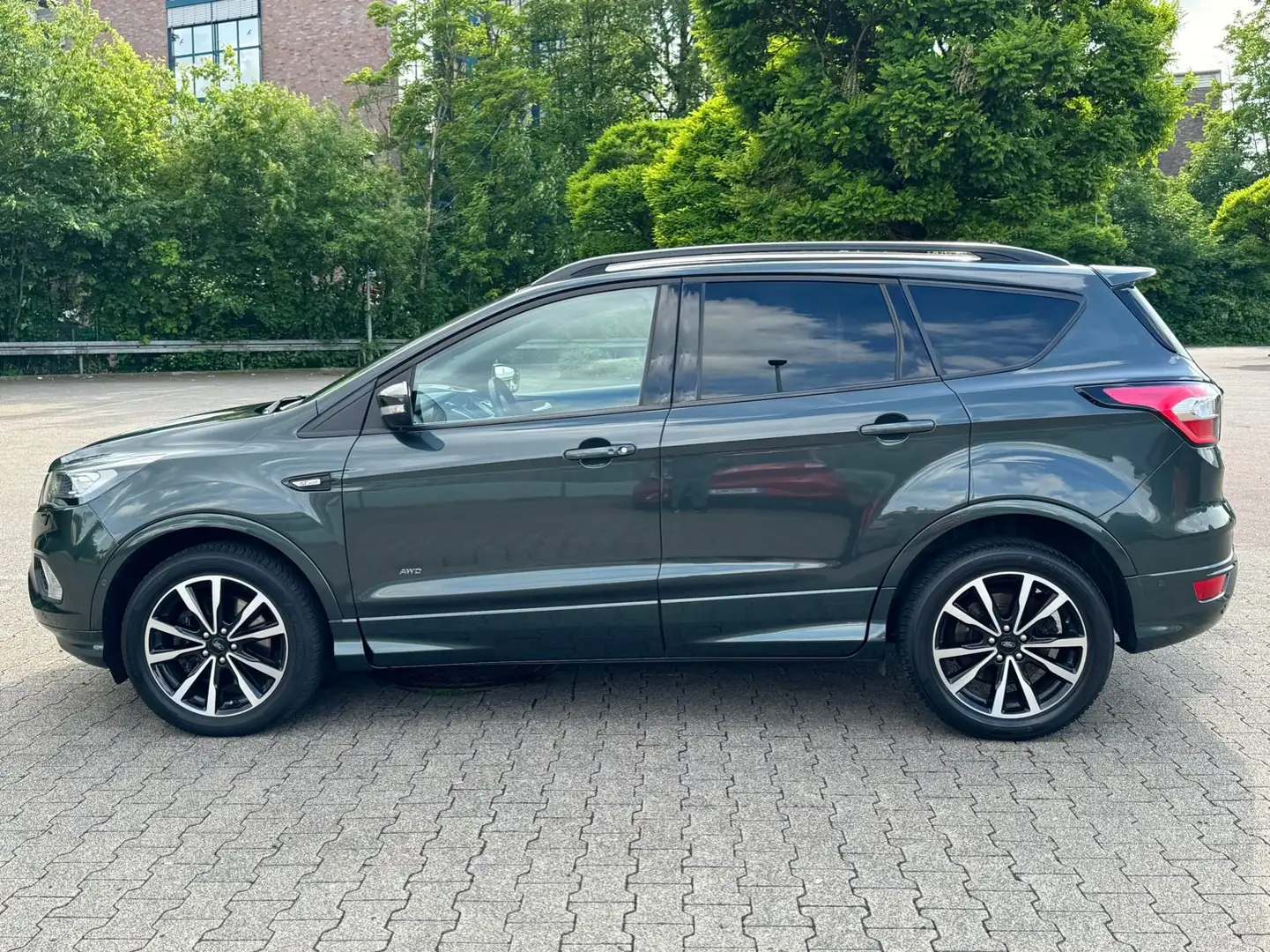 Ford Kuga KUGA 1,5 EB 4x4 AUTOMATIK ST-LINE / TOPZUSTAND Grün - 2