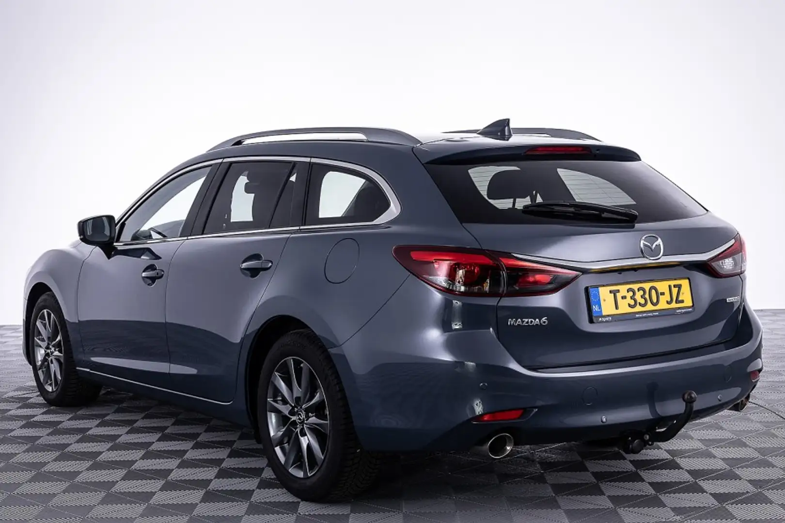 Mazda 6 Sportbreak 2.0 SkyActiv-G 165 Centre-Line Automaat Grijs - 2