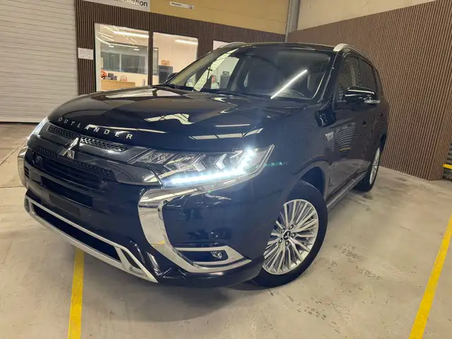 Mitsubishi Outlander Outlander 2.4i PHEV CVT I 16.521€ HTVA