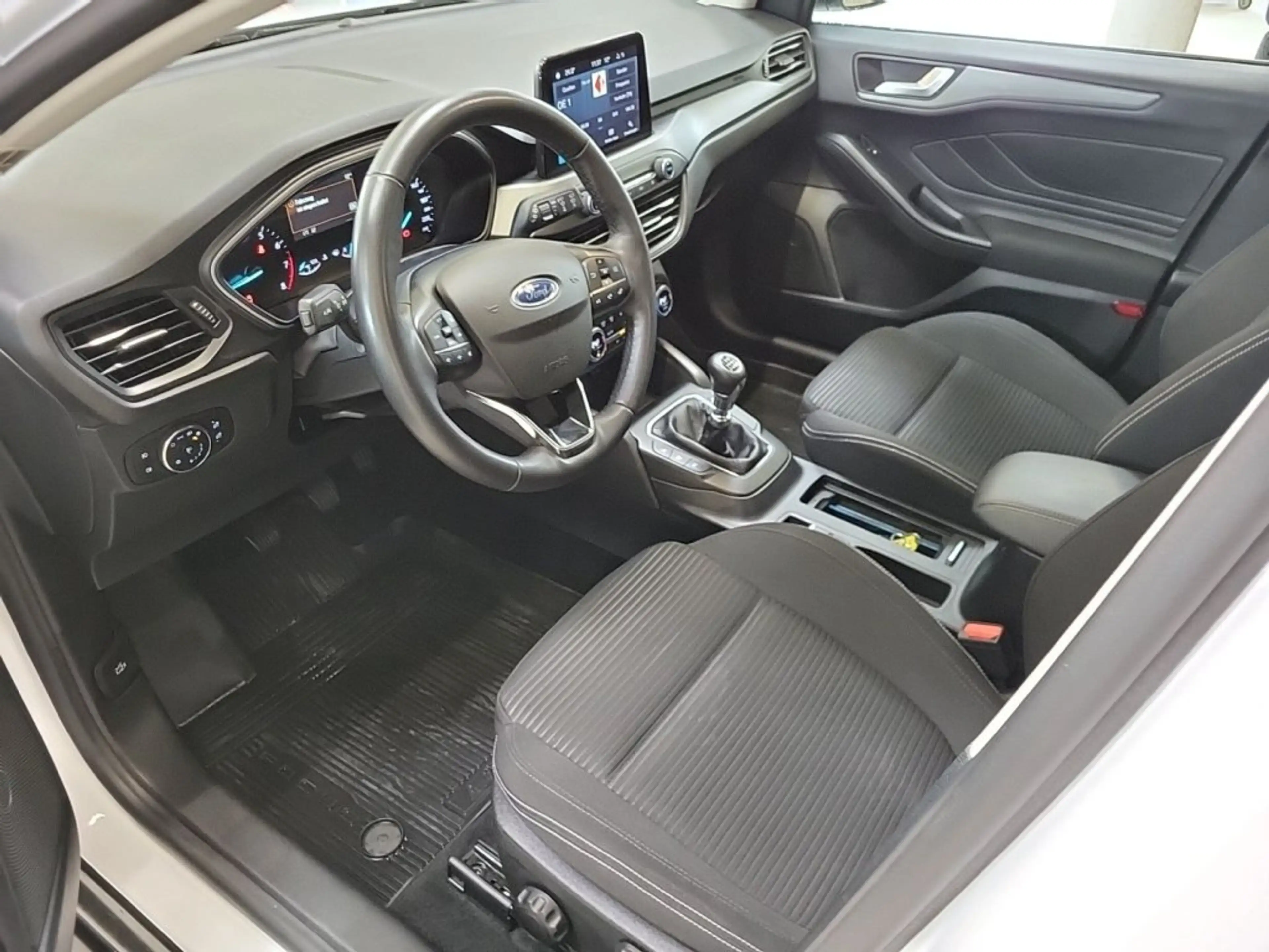 Ford Focus Turnier 1,0 EcoBoost Titanium Style — photo 7