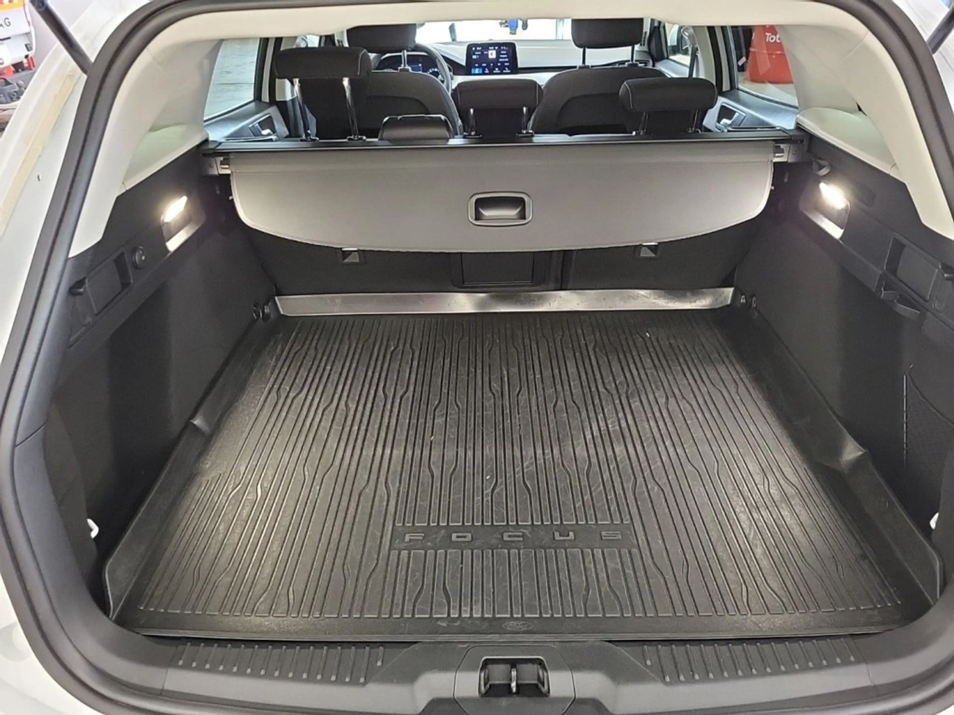 Ford Focus Turnier 1,0 EcoBoost Titanium Style — photo 5
