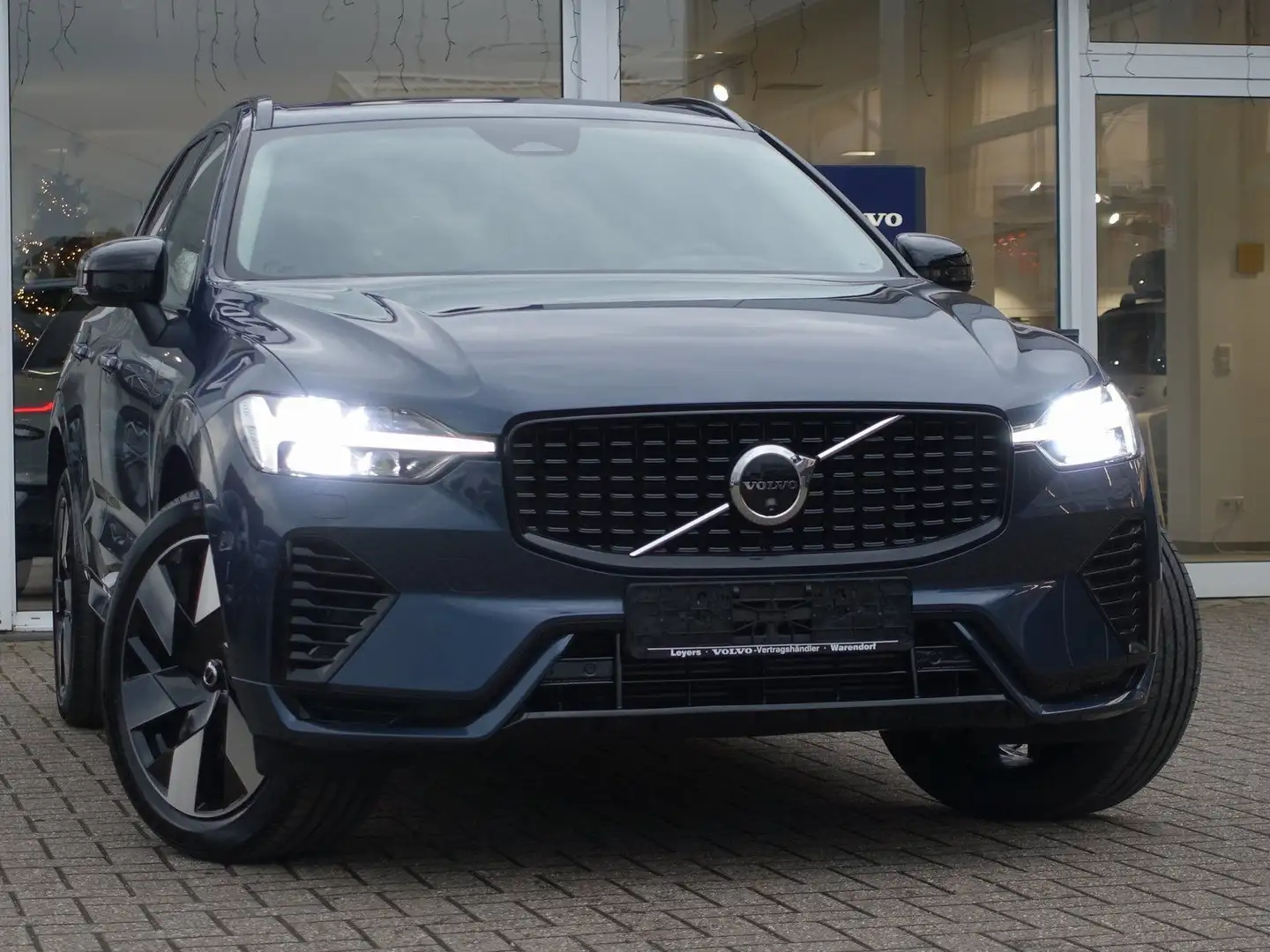 Volvo XC60 Plus Dark T6 AWD Plug-in/Alarm/360°/Pano Blau - 2