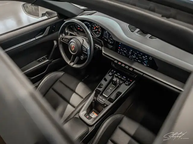 Porsche 911 992 Carrera 4 Coupe PDK *GLASDACH*KEYLESS*ACC* Ansicht 6