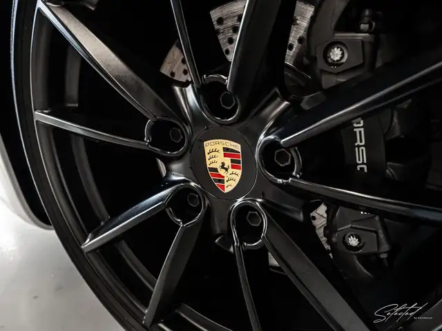 Porsche 911 992 Carrera 4 Coupe PDK *GLASDACH*KEYLESS*ACC* Ansicht 5