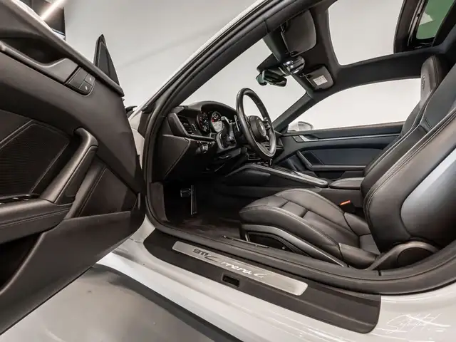 Porsche 911 992 Carrera 4 Coupe PDK *GLASDACH*KEYLESS*ACC* Ansicht 24