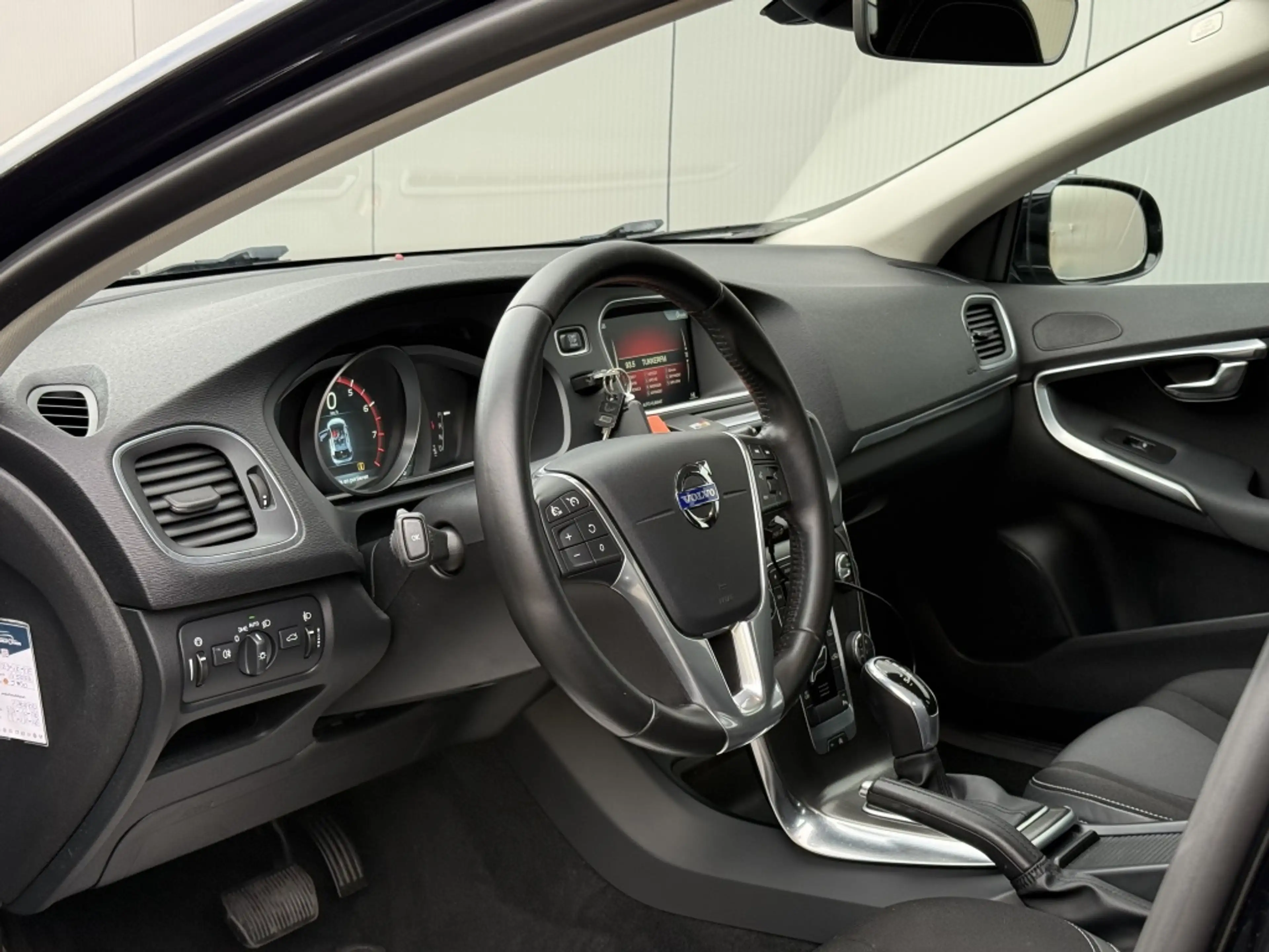 Volvo V40 1.6 T4 Momentum Trekhaak Automaat — photo 13