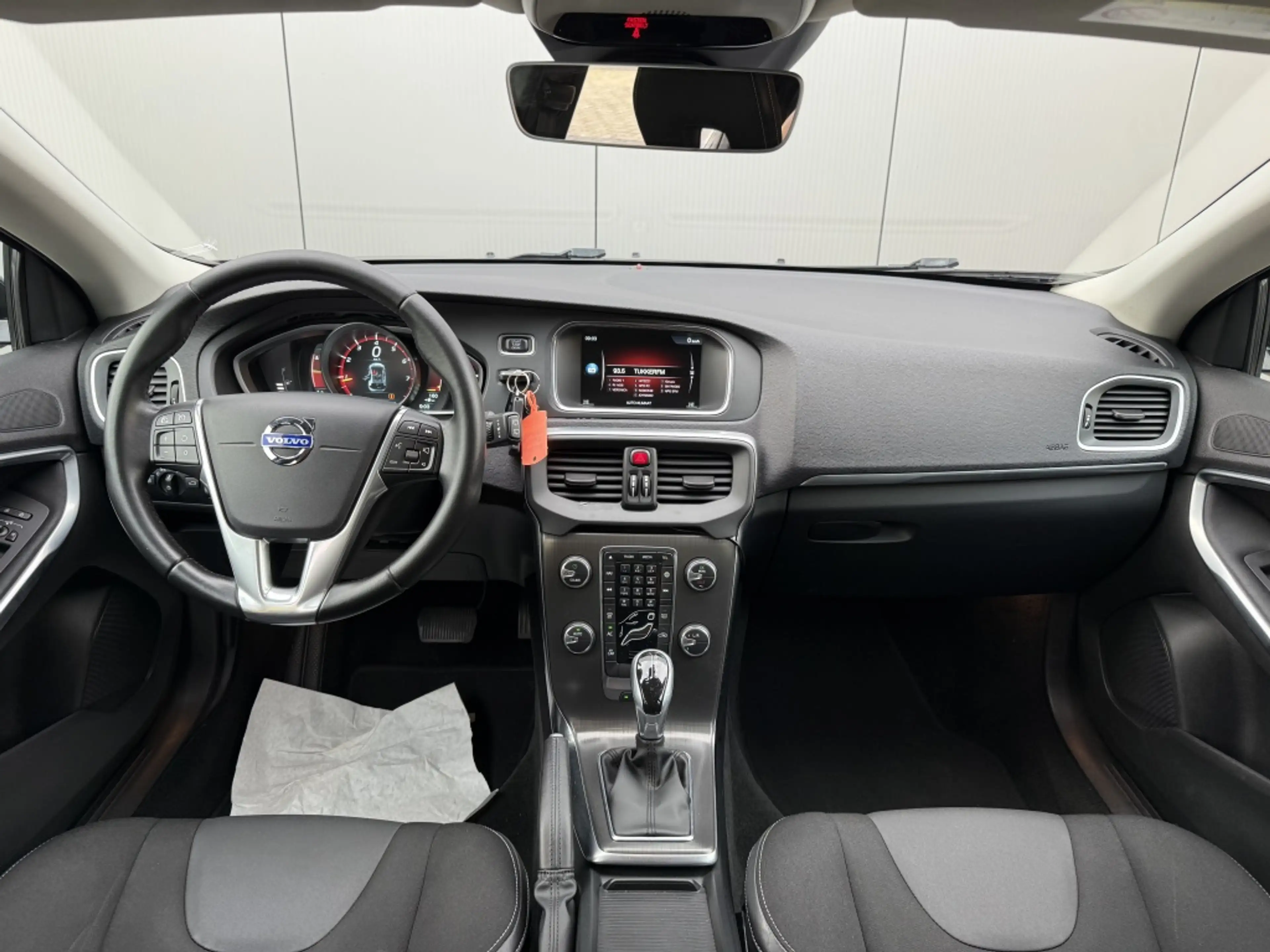 Volvo V40 1.6 T4 Momentum Trekhaak Automaat — photo 9