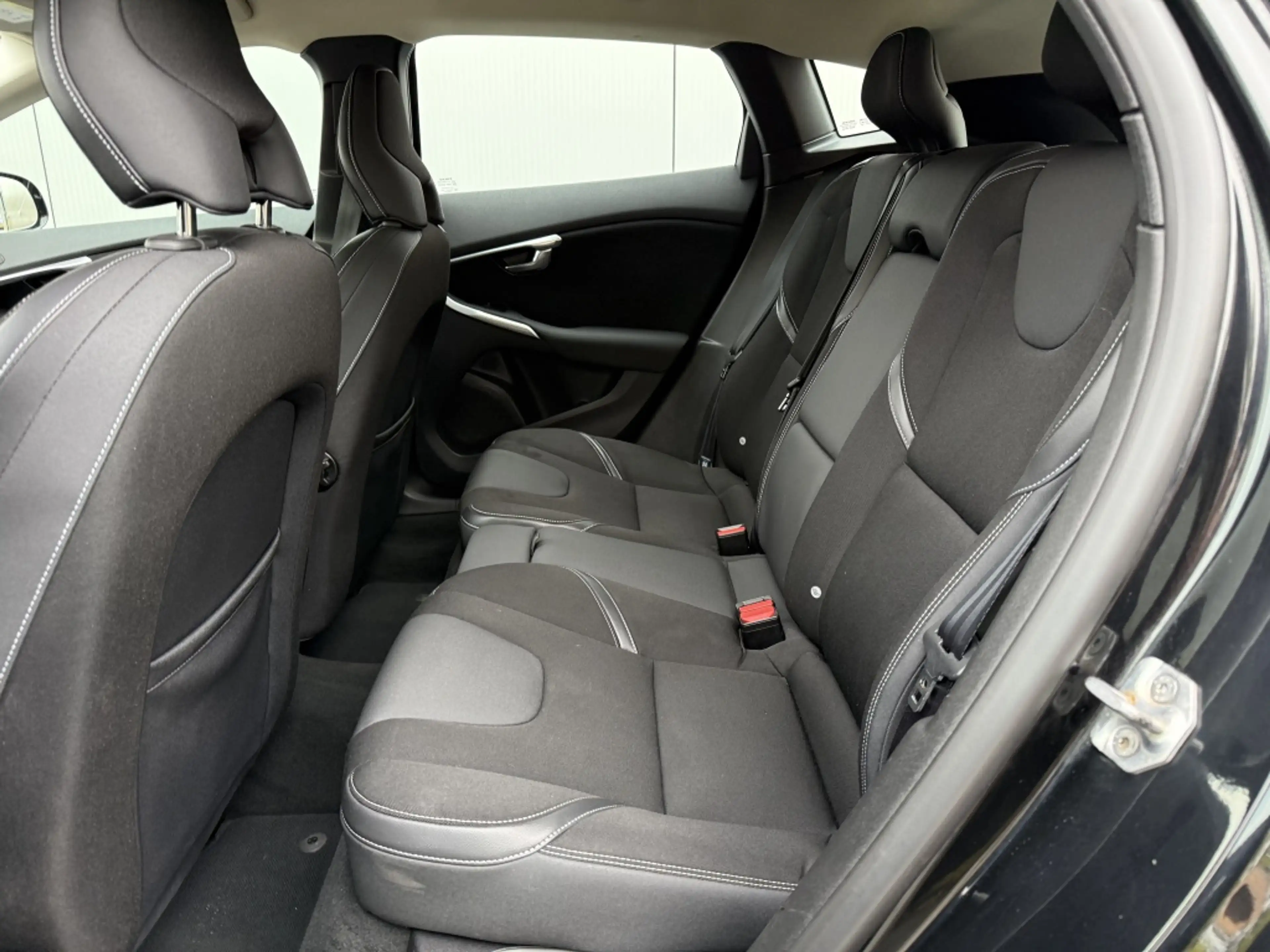 Volvo V40 1.6 T4 Momentum Trekhaak Automaat — photo 15