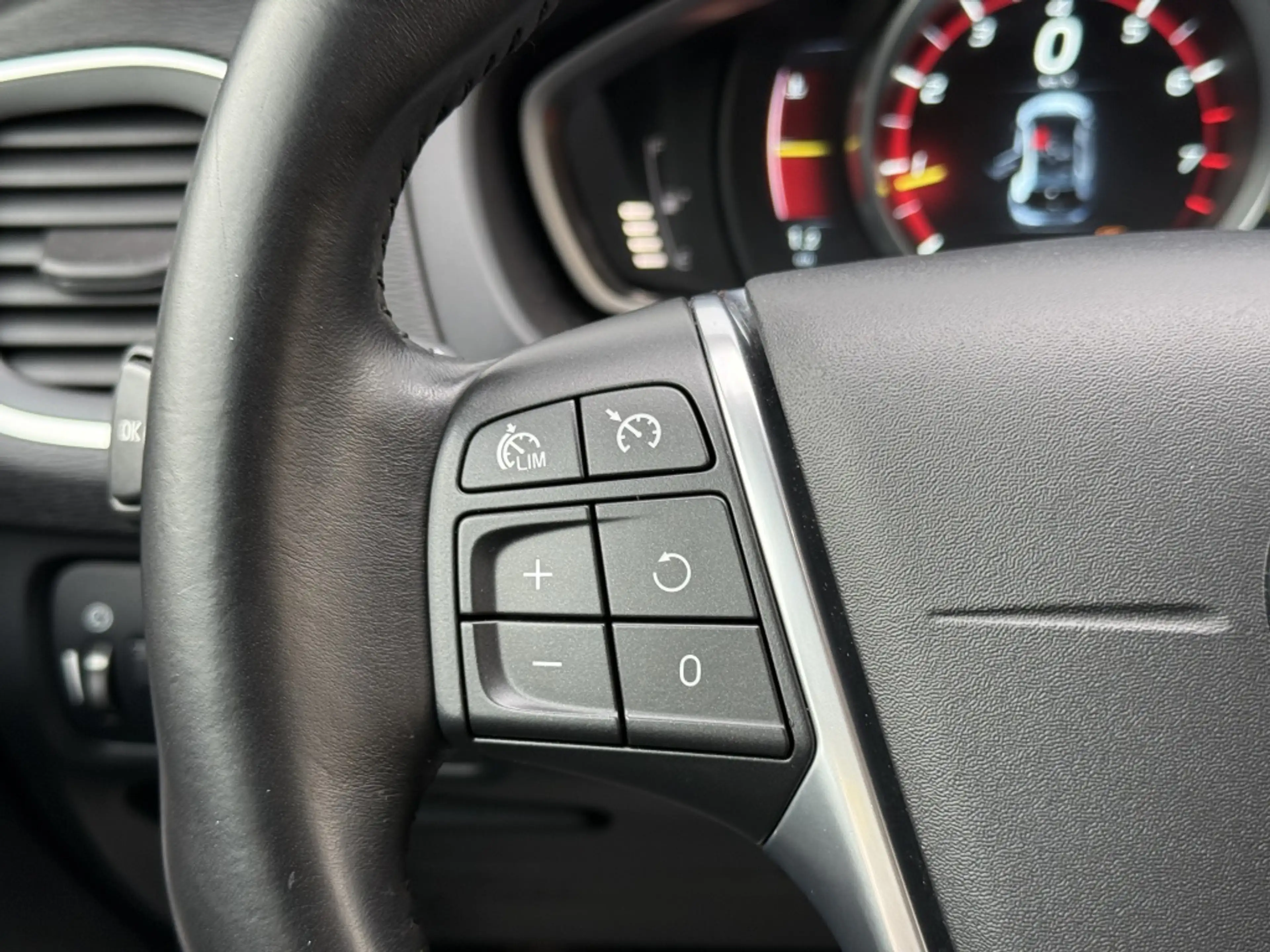 Volvo V40 1.6 T4 Momentum Trekhaak Automaat — photo 11