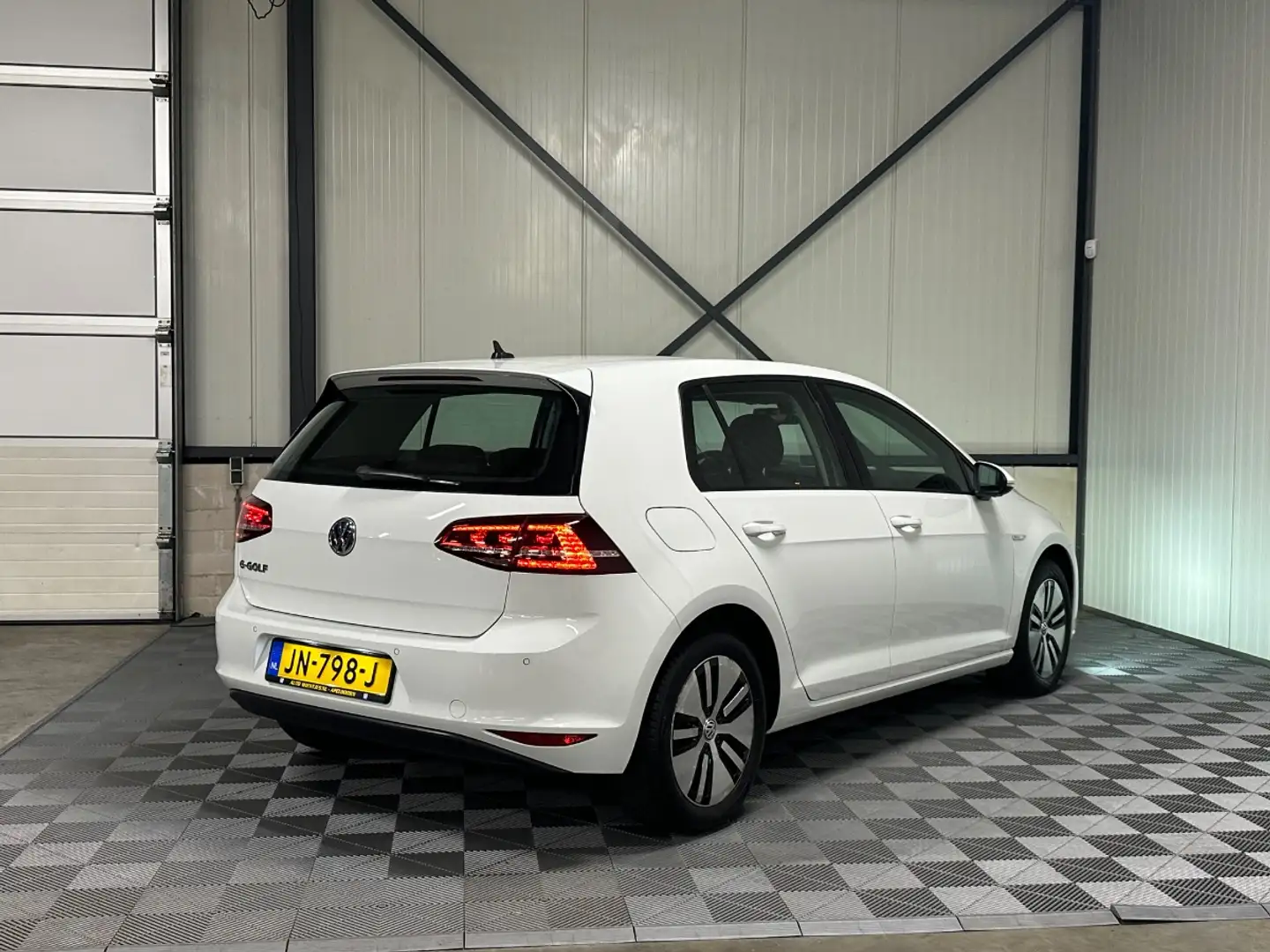 Volkswagen e-Golf Aut | 24kWh Comfort | SOH 81% | Airco-Ecc | Navi Alb - 2