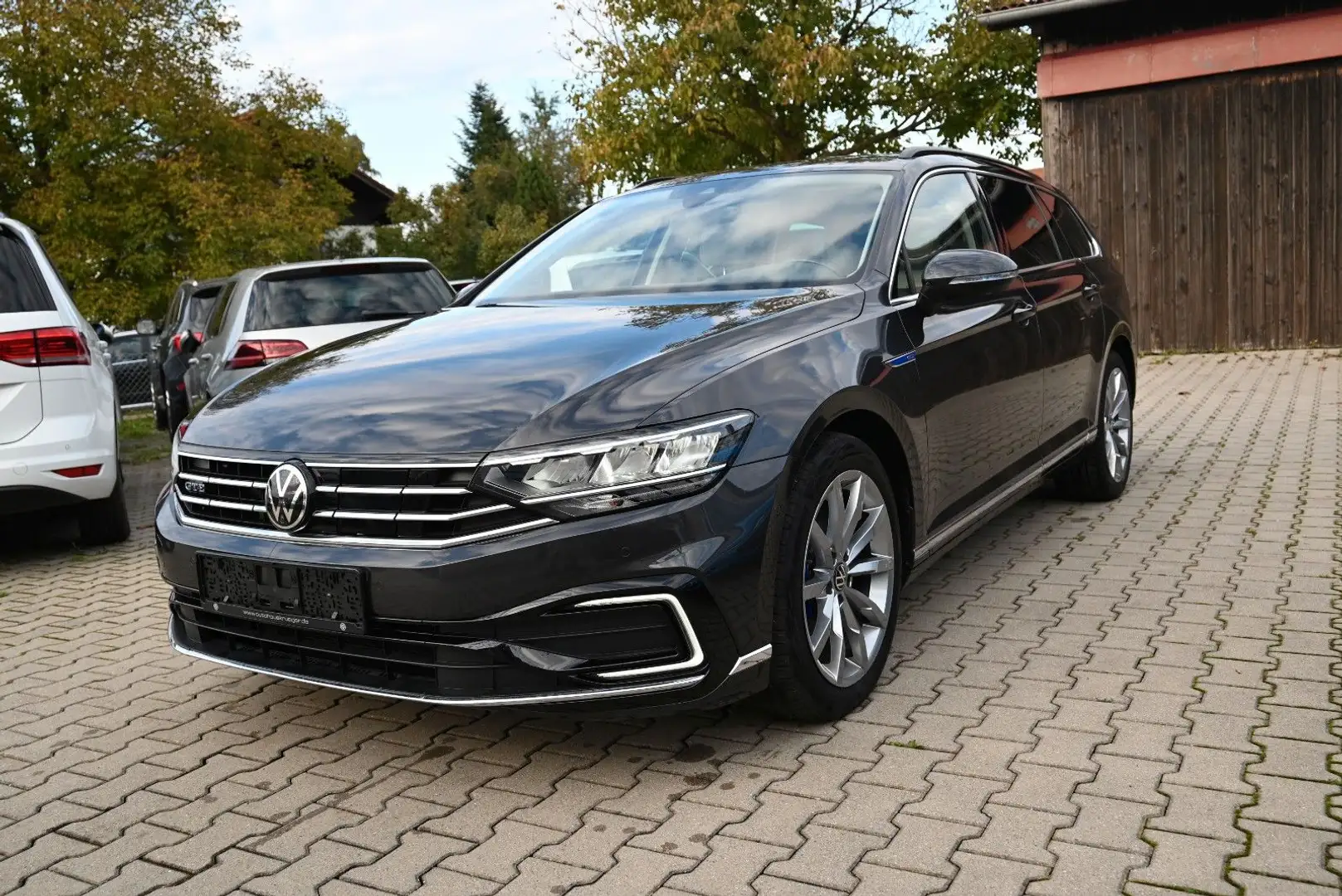 Volkswagen Passat Variant GTE/Pano/AHK/Virtual/Leder Grau - 1