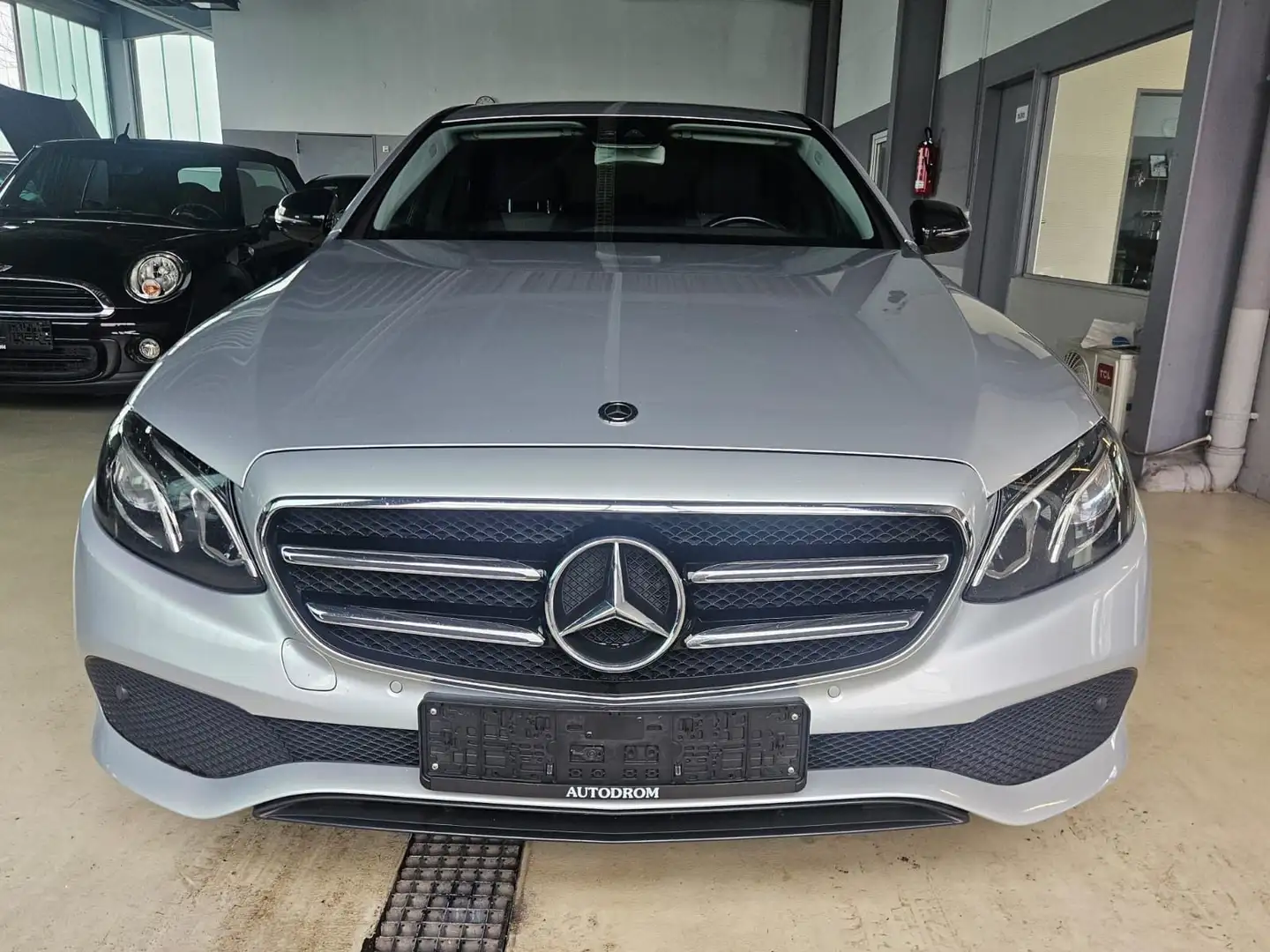 Mercedes-Benz E 220 d Lim.+Widescreen+Night Paket+Kamera Argent - 2