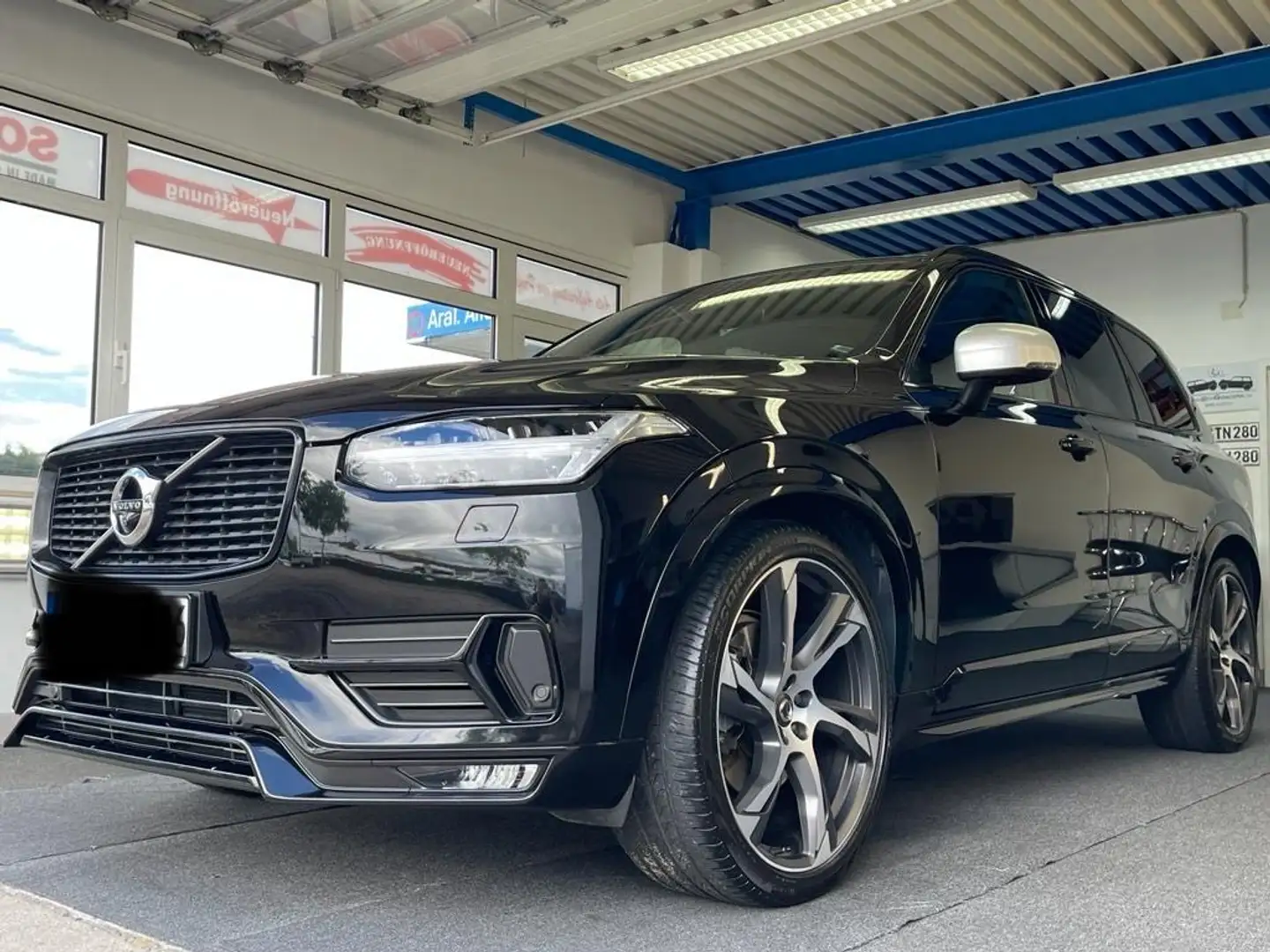 Volvo XC90 D5 AWD Geartronic R Design B&W - 2